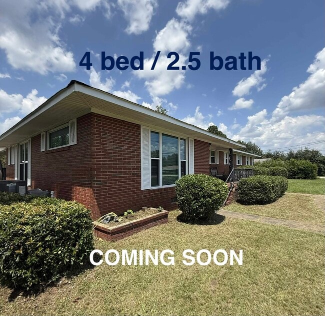 Building Photo - 614 Camellia St NE