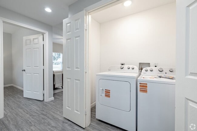 Building Photo - 100 N 5th St