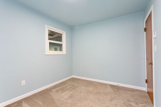 Building Photo - AVAILABLE FOR RENT – Beautiful 4BD / 2BA Home in Tacoma!