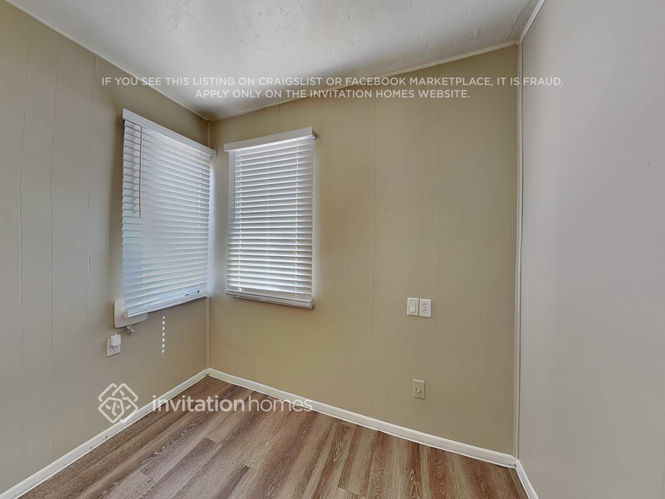 Building Photo - 9444 N 4th Ave