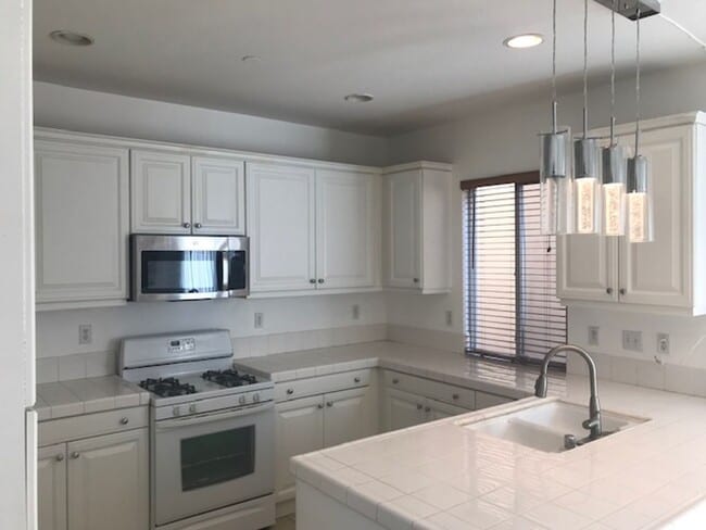 Building Photo - ***OPEN HOUSE 2/1/2026 10am-11am ***Ready Now! 4bed 3bath