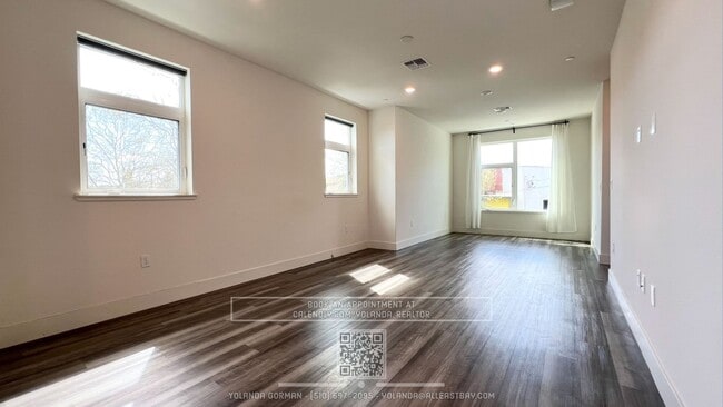 Building Photo - Modern Style and Sophistication, 2 En-Suite BR, 2.5 BA Townhouse with EV charging