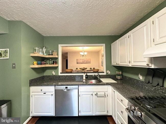 Building Photo - 7678 Willow Point Dr