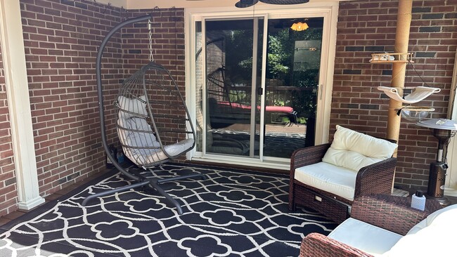 Building Photo - 6718 Deep Creek Dr