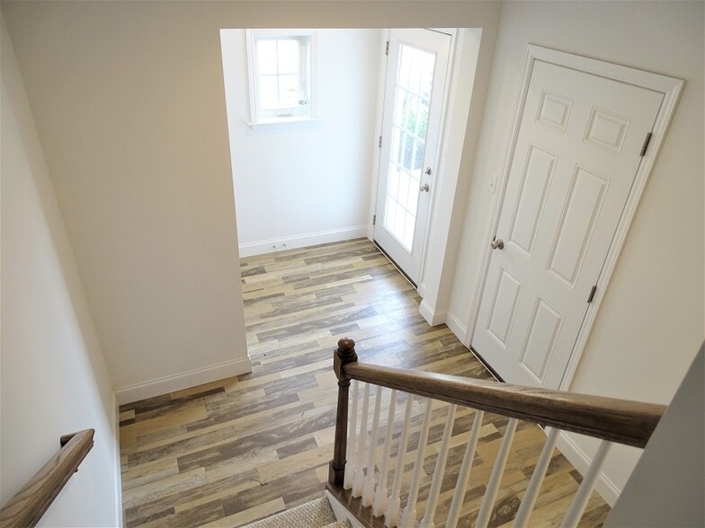 Building Photo - 320 Mayer Pl