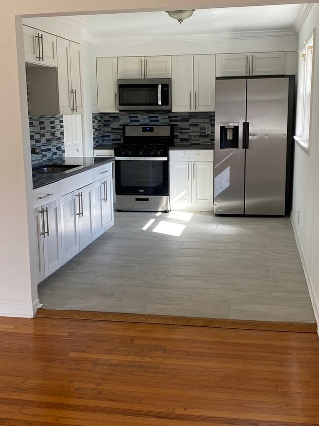 Building Photo - 9029 Sproat Ave