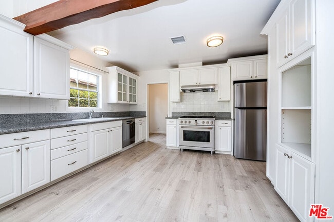 Building Photo - 6629 Sunnyslope Ave