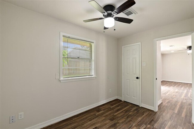 Building Photo - 1622 Hollow Hook Rd