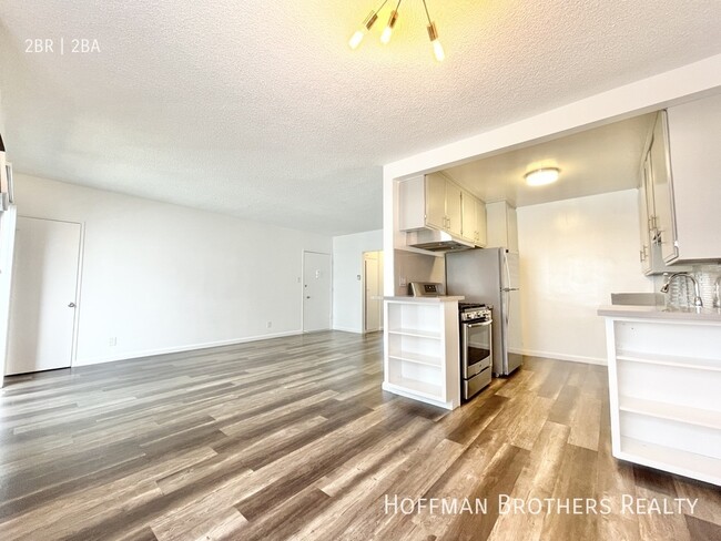 Building Photo - 1037 N Harper Ave