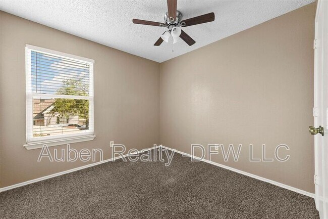 Building Photo - 319 SE 3rd St