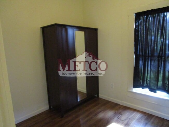 Building Photo - 15401