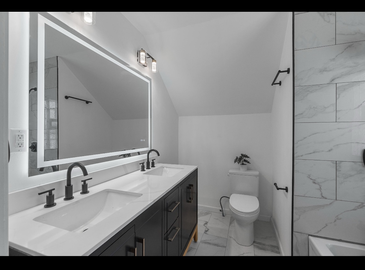 Building Photo - 1055 N 68th St