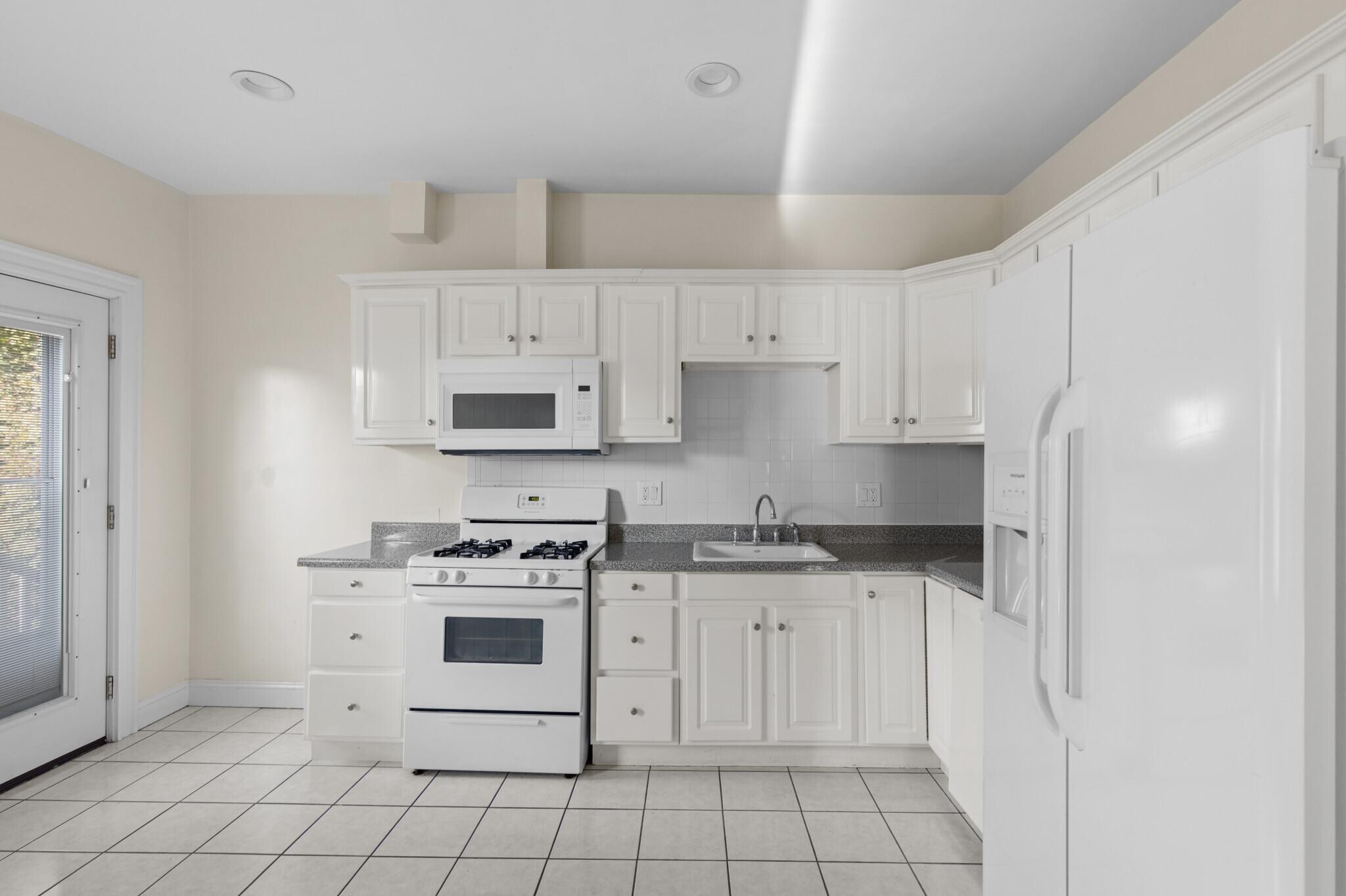 Building Photo - 56 Hobson St