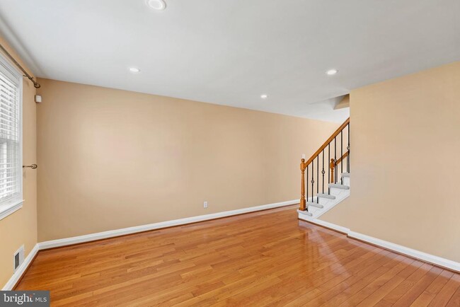 Building Photo - 1233 Halstead Rd