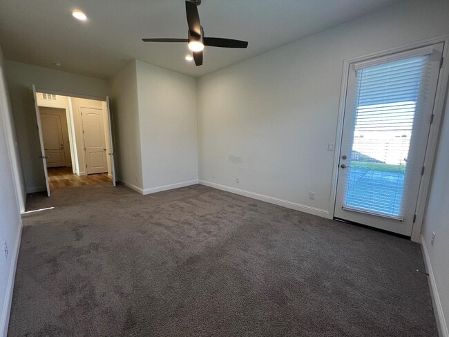 Building Photo - 3072 19th Ave