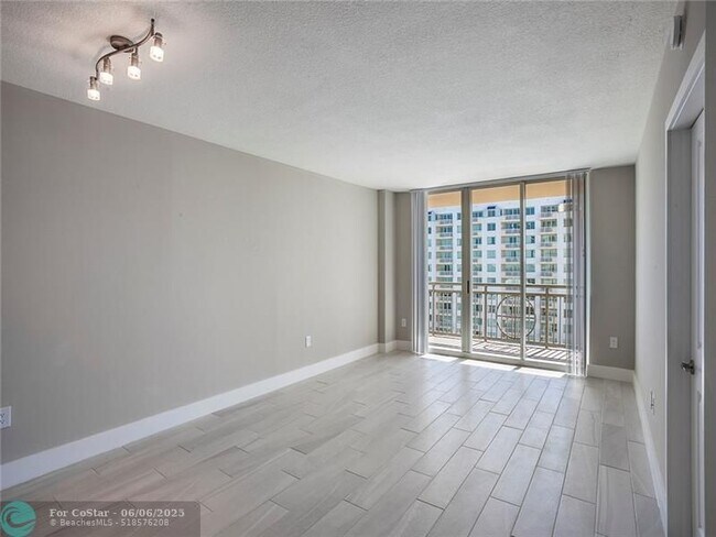 Building Photo - 1040 Seminole Dr