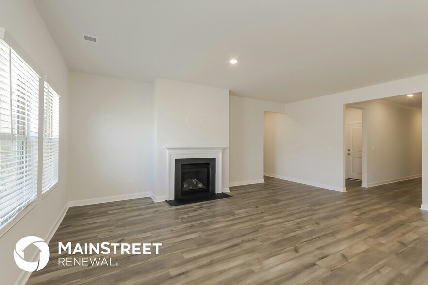 Building Photo - 4035 Honey Locust Dr
