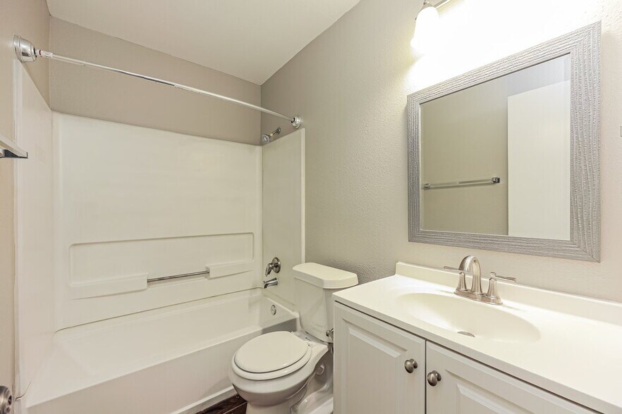 Building Photo - 4234 Sunrise Cove Dr