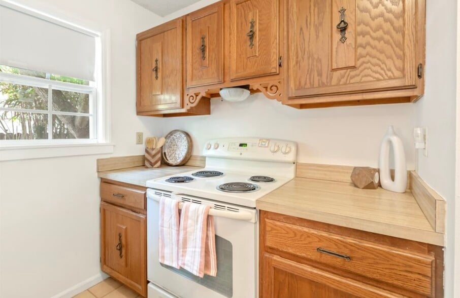 Building Photo - 1701 Castile St