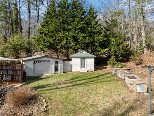 Building Photo - 251 Landwood Ln