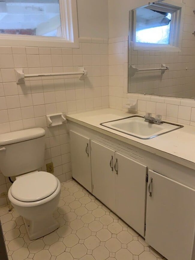 Building Photo - 3-Bedroom 2-bath home