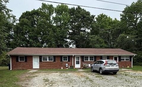 Building Photo - 412 Lake Dr