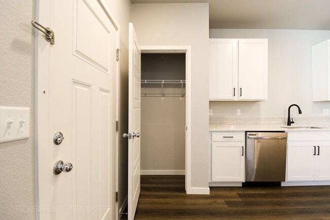 Building Photo - New Townhome in Downtown Johnstown