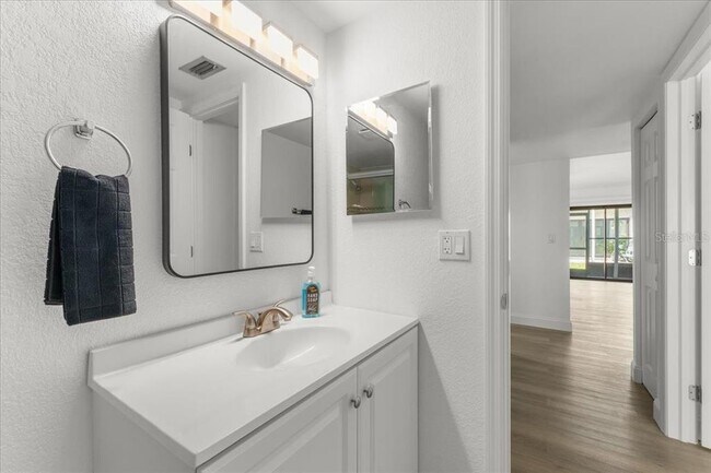 Building Photo - 11566 7th Ln N