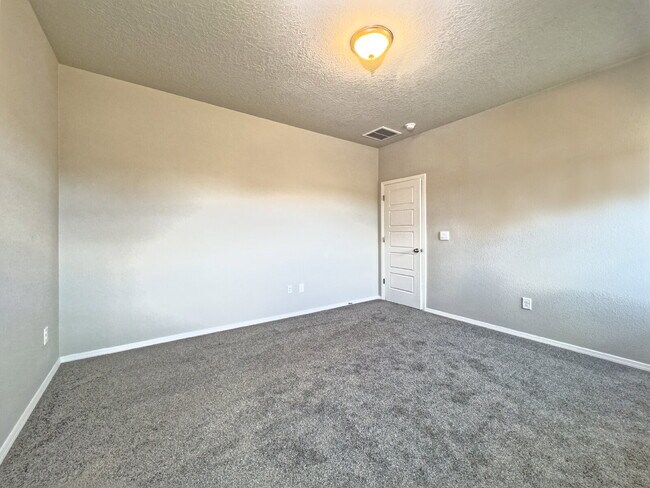 Building Photo - Newer Home in Mountain Hawk
