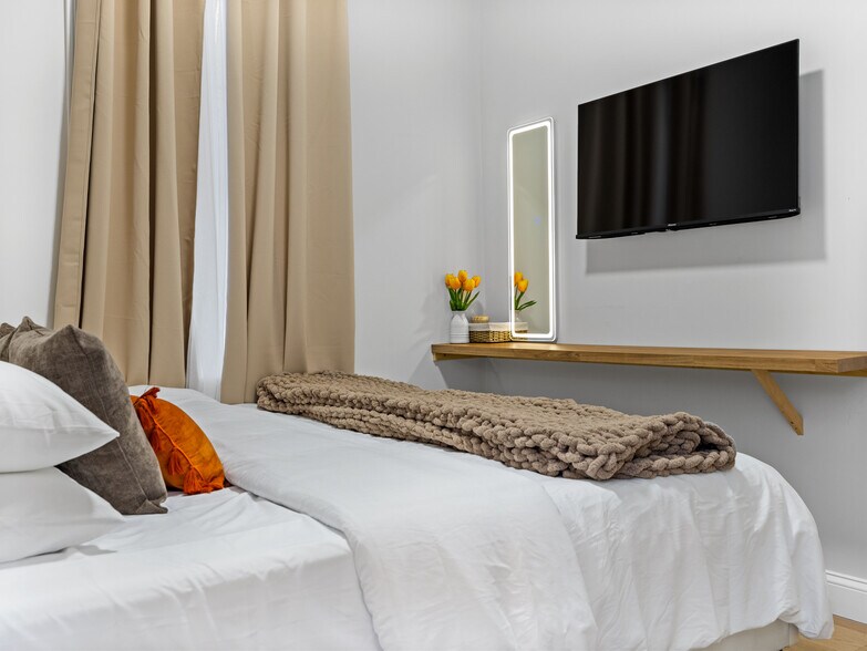 Building Photo - 566 Dorchester Ave