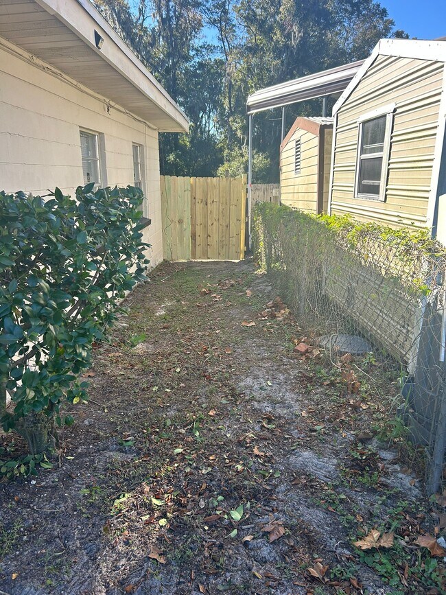 Building Photo - 5934 Blackthorn Rd