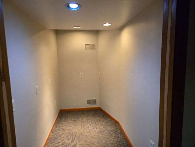 Building Photo - 16A Manor Ave