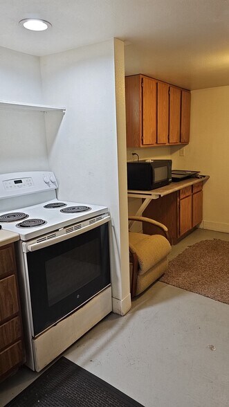 Building Photo - 120 S 14th St