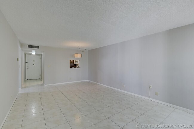 Building Photo - 6751 N University Dr