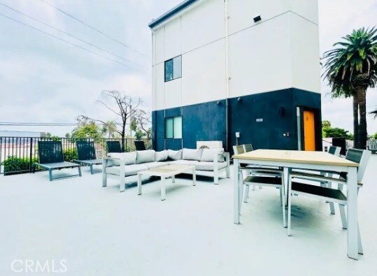 Building Photo - 2301 Cloverdale Ave