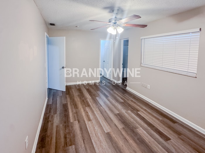 Building Photo - 1110 Vonderay Rd