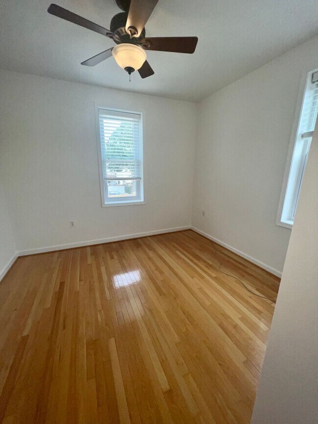 Building Photo - Charming 1-Bedroom in Eckington, DC – Prim...