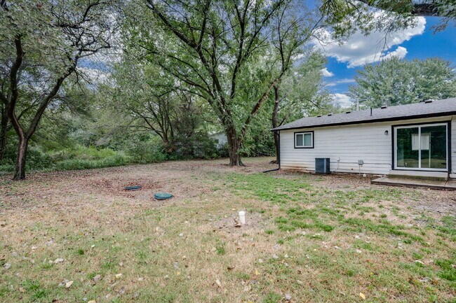 Building Photo - "Charming 2-Bedroom Duplex with Spacious 1,344 Sq Ft Living Space in Derby, KS!"
