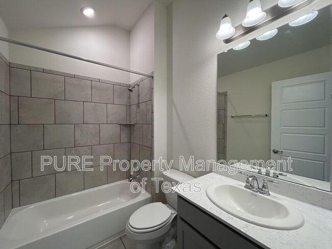 Building Photo - 716 Expedition Way