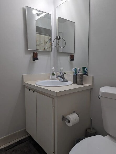 Primary bathroom - 13928 SW 52nd Ln