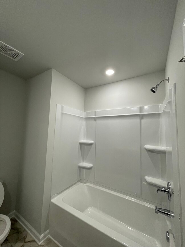 Building Photo - 112 Briarwood Dr E