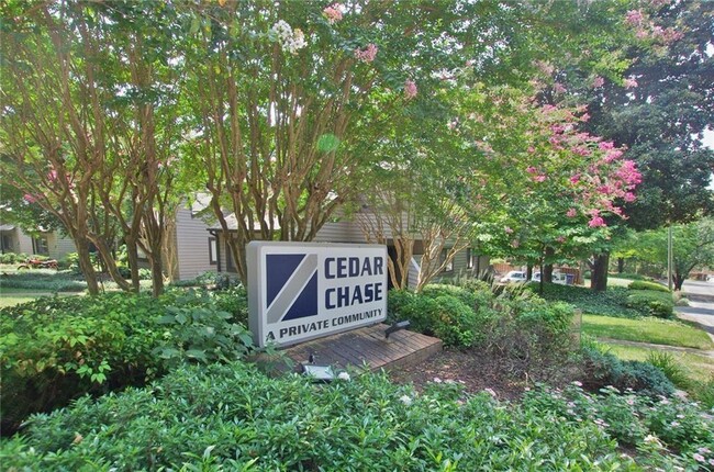 Building Photo - 1701 Cedar Chase Ln NE