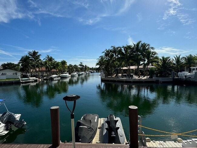 Building Photo - 2430 NE 135th St