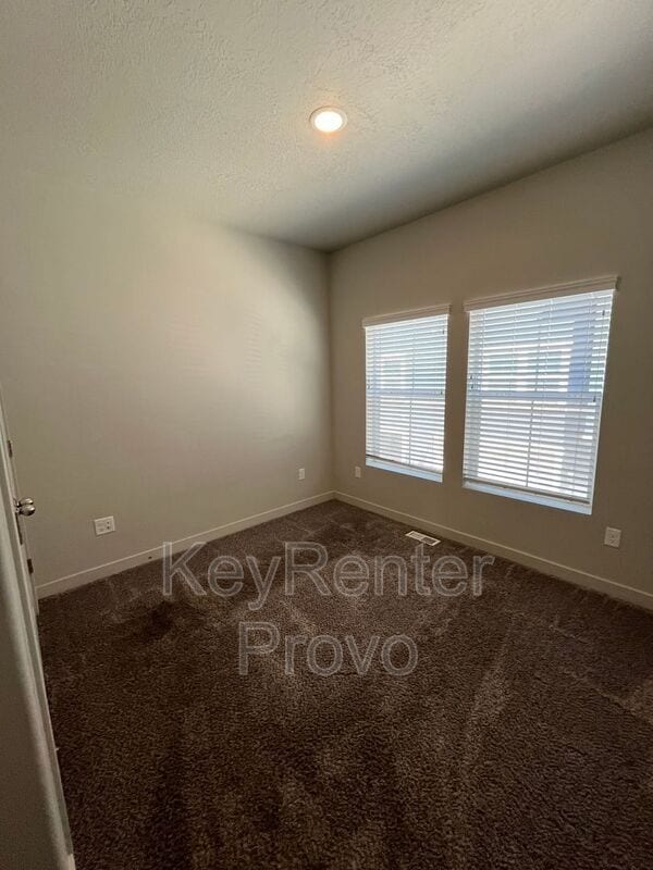 Building Photo - 724 E 380 N