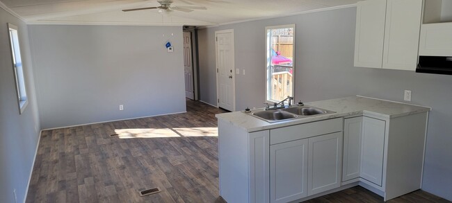 Building Photo - 2/2 in Ellenboro, NC