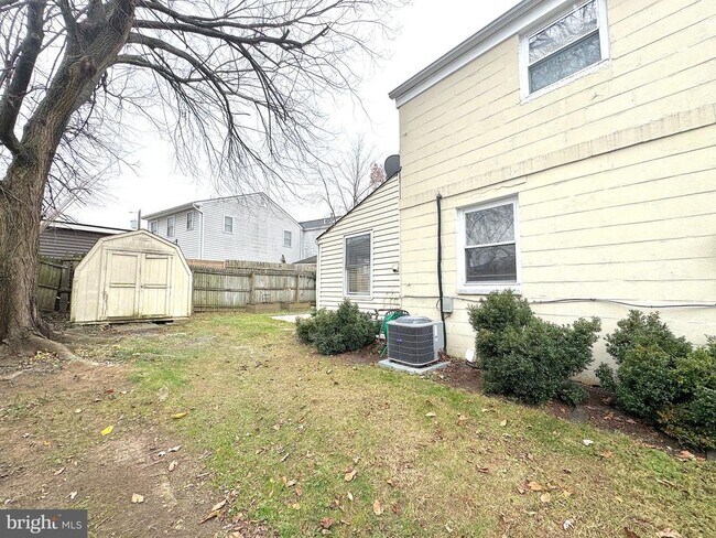 Building Photo - 5612 7th Rd S