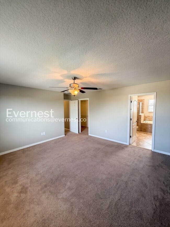 Building Photo - 4 Bed & 3 Bath Home with Fenced Yard and Modern Amenities / Voucher Accepted / No Pets Allowed / ...