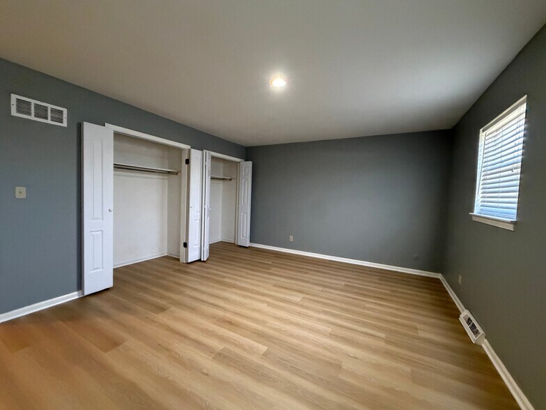 Building Photo - 6138 E 129 St