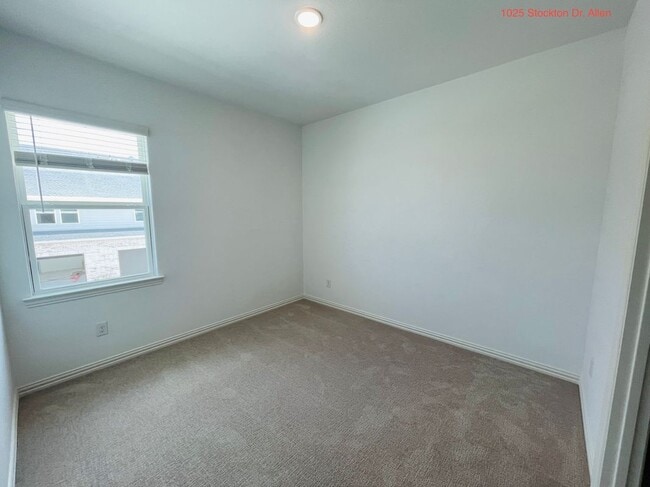 Building Photo - 1025 Stockton Dr