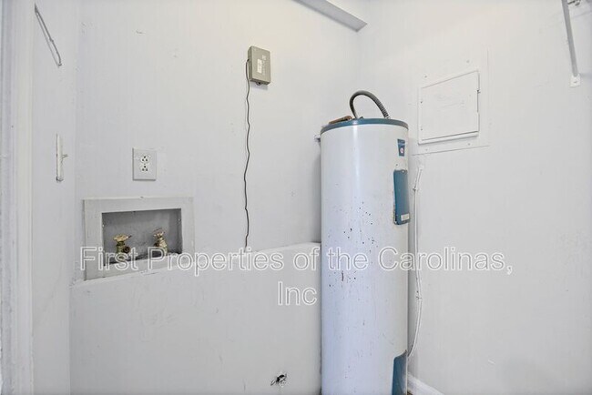 Building Photo - 7906 Oak Meadow Ct